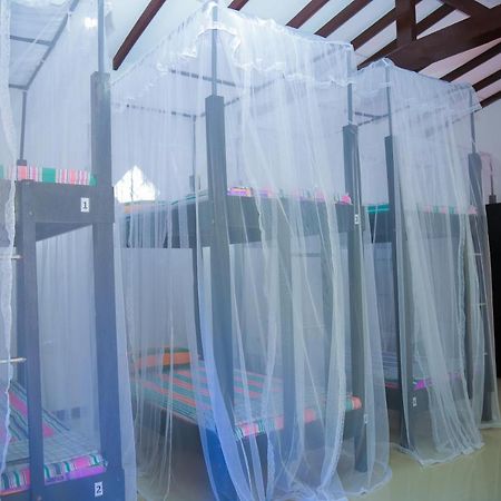 Hikka Surf Hostel ヒッカドゥワ エクステリア 写真