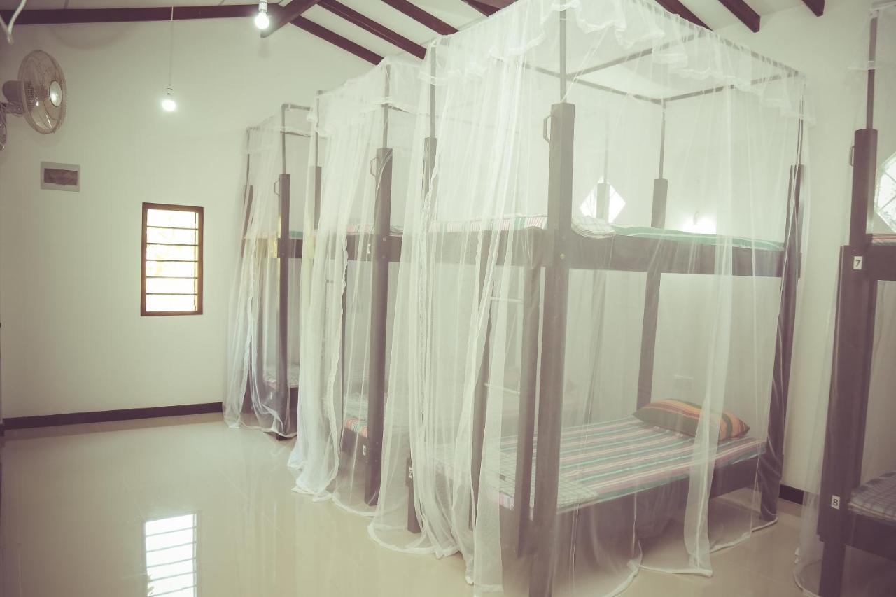 Hikka Surf Hostel ヒッカドゥワ エクステリア 写真