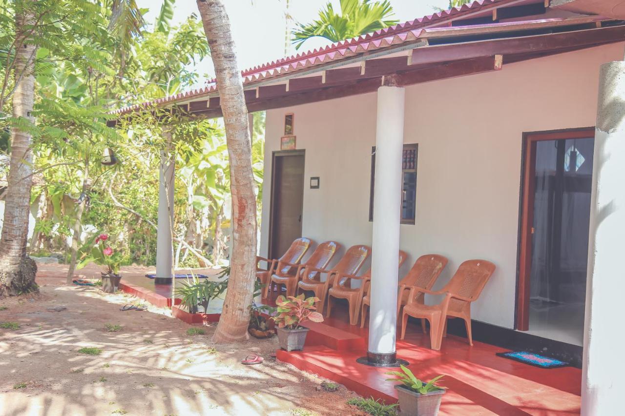 Hikka Surf Hostel ヒッカドゥワ エクステリア 写真
