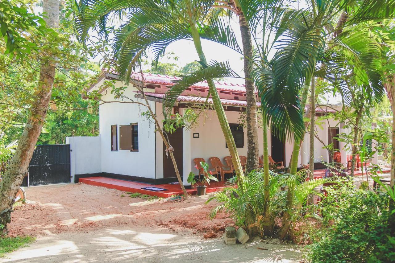 Hikka Surf Hostel ヒッカドゥワ エクステリア 写真