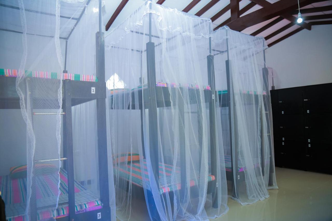 Hikka Surf Hostel ヒッカドゥワ エクステリア 写真